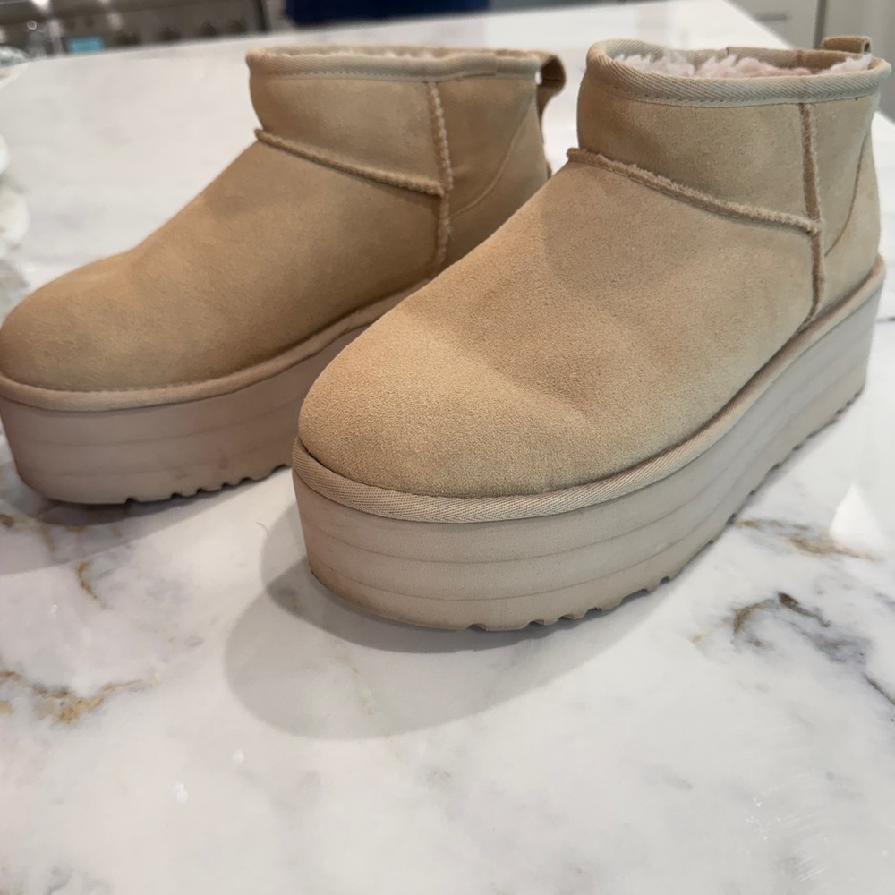 UGG Women's Classic Sand Ultra Mini Platform Boots Size 9